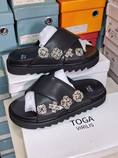 Sandales en cuir décorées