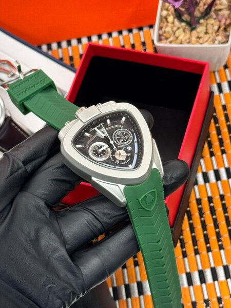 Montre Triangulaire Chronographe