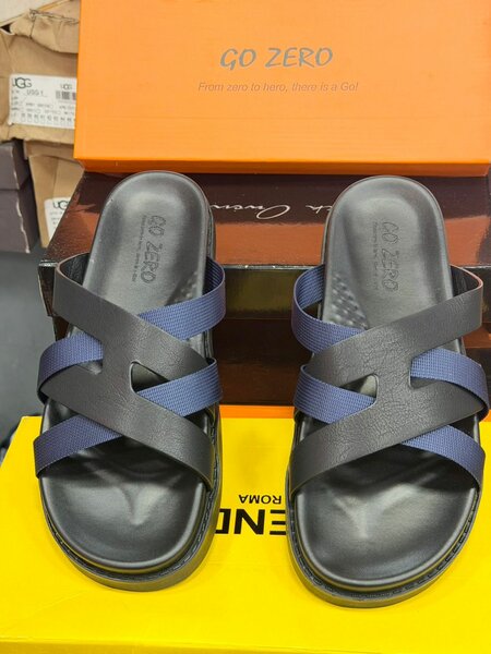 Sandales plates en cuir noir