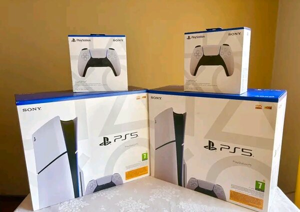 Console Sony PS5 avec Manettes