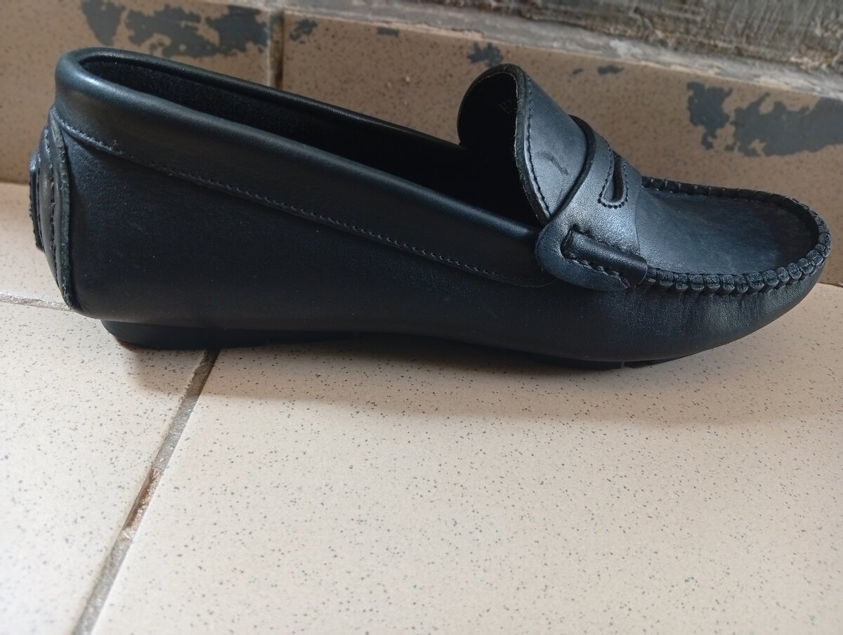 Mocassins en cuir noir élégant