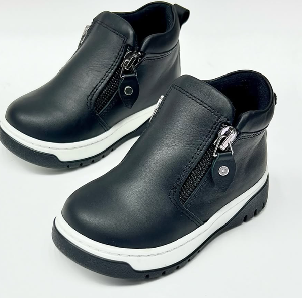 Не любите липучки? Тогда обувь с боковыми замочками — ваш идеаль ный выбор. Легко и быстро надеваются на стопу с высоким подъемом. Замочки не только удобны, но и придают обуви элегантный и аккуратный вид. Актуальны в любом образе. Демисезонная обувь 🇹🇷Турция