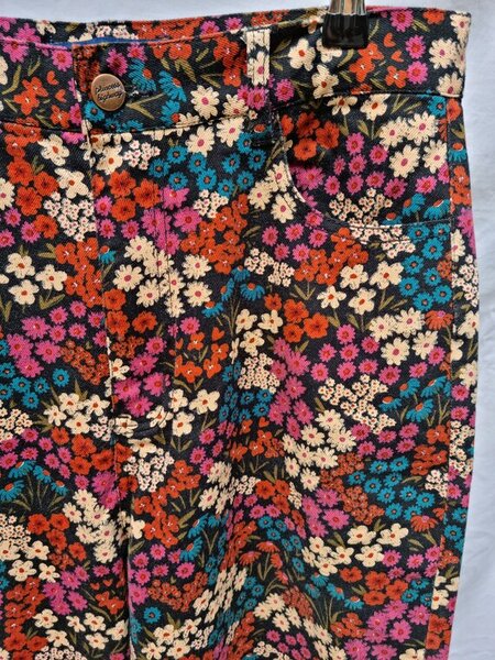 Haut jean et jupe fleurie jean