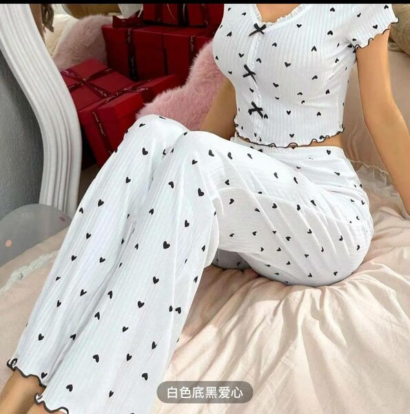 Pyjama confortable à motifs cœurs