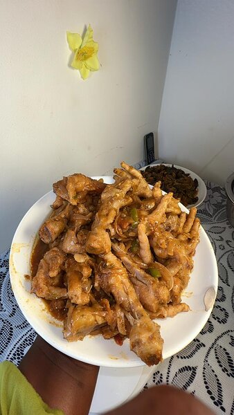 Patte de poulet avec Attieké