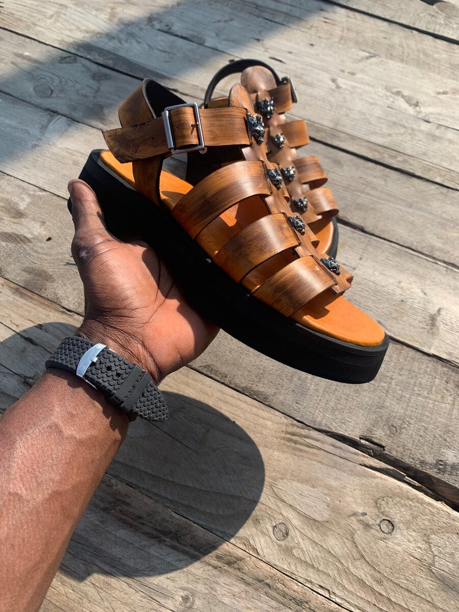 Sandales en cuir marron punk