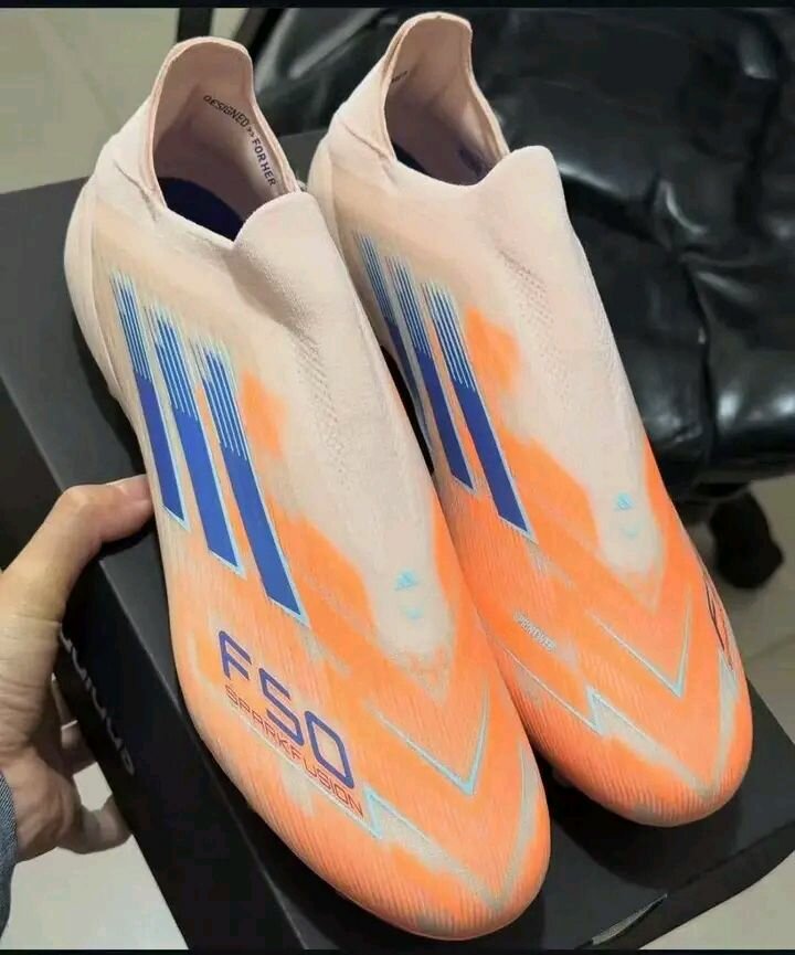 Chaussures de Football Adidas F50