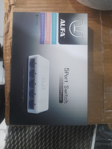 Switch réseau 5 ports 100 Mbps