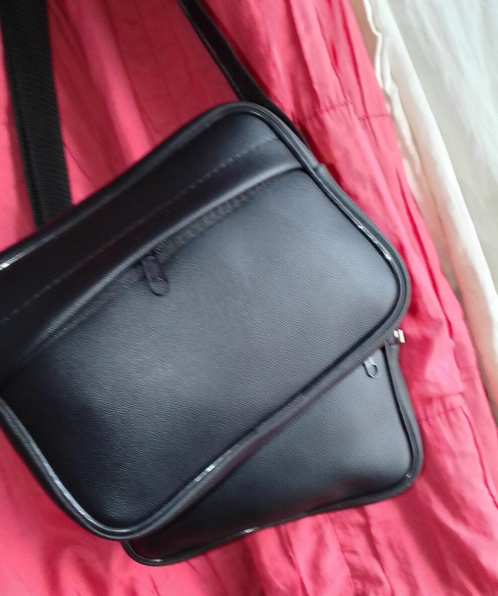 Sac bandoulière noir élégant