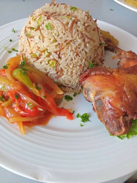 Plat de Riz et Poulet Grillé