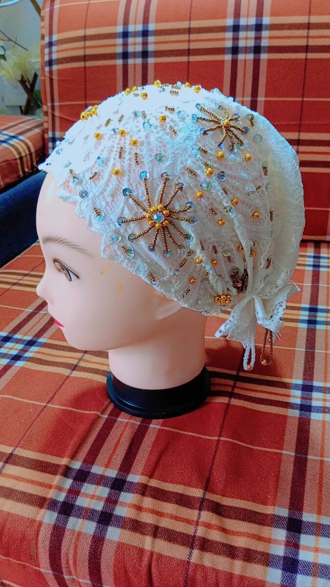 Bonnets brodés élégants