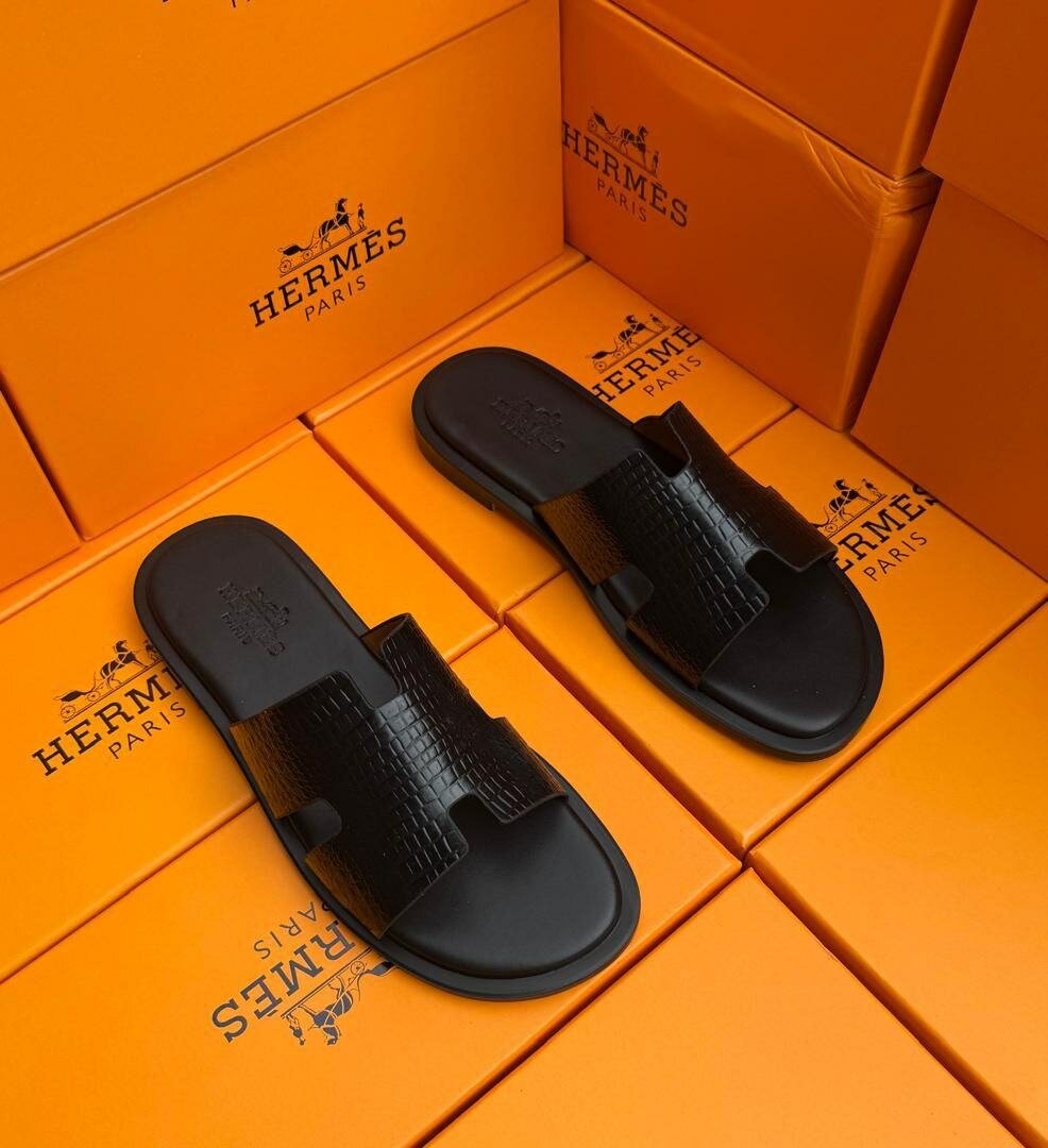 HERMES Sandales en cuir noir