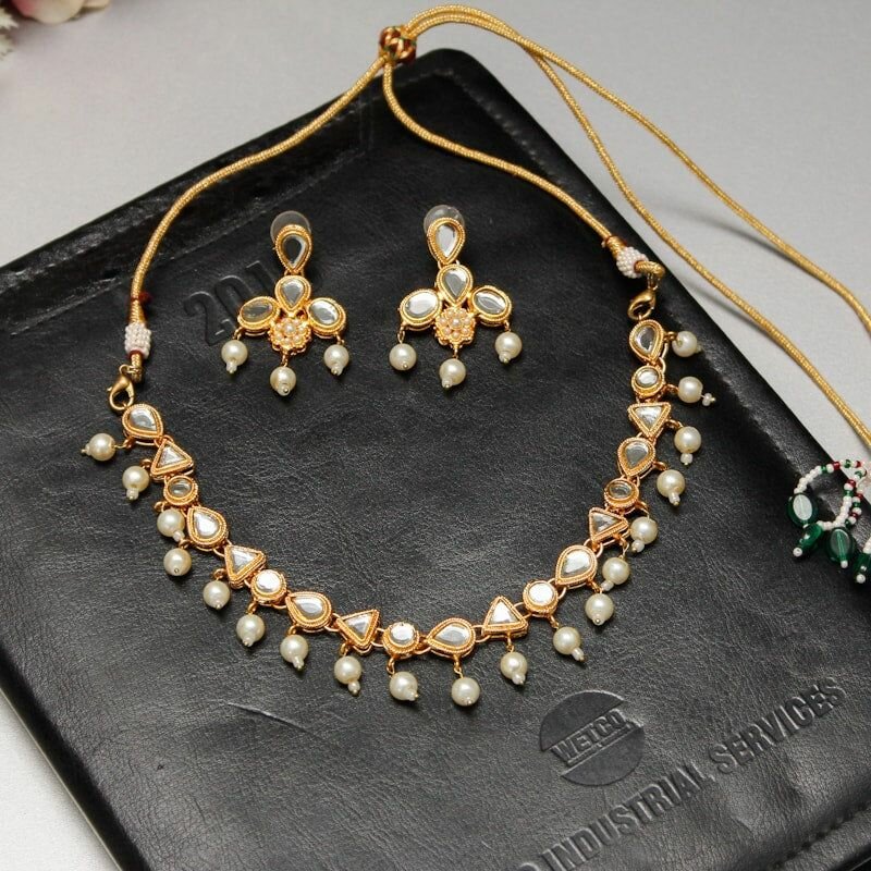 Kundan jewellery set