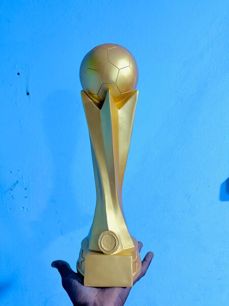 Chez ORACLE  Maillots et Trophée