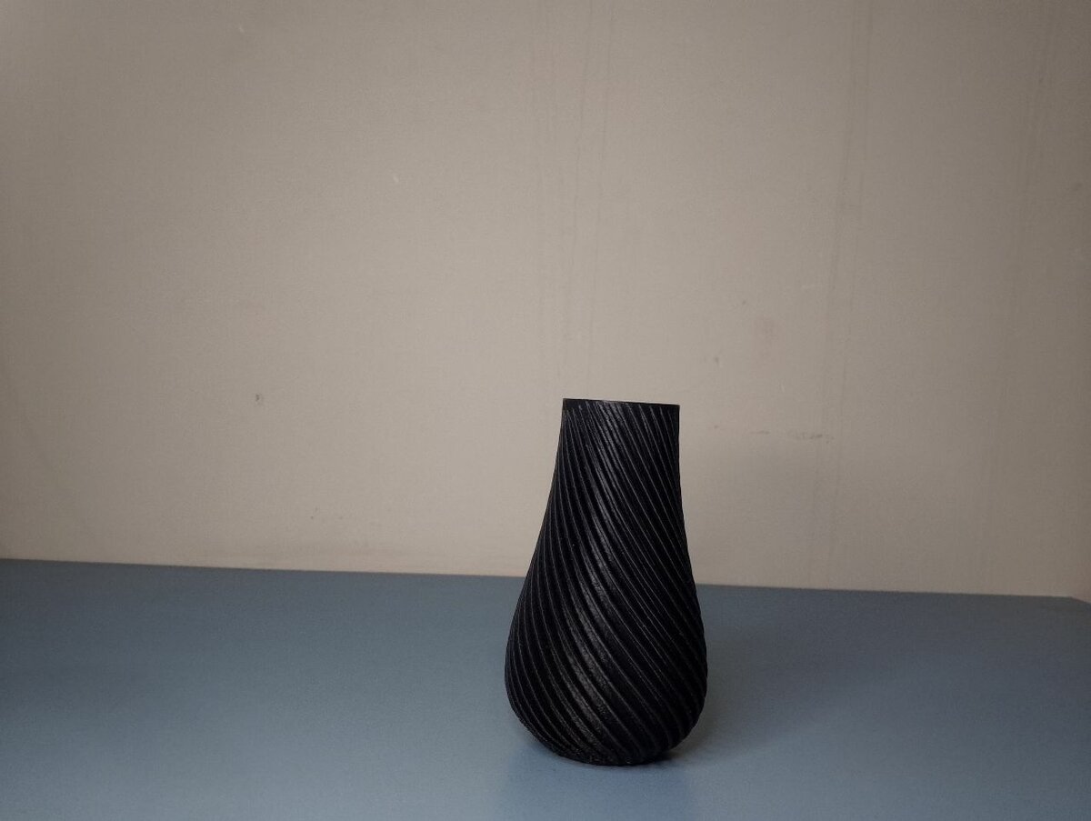 Spiral vase/pen holder