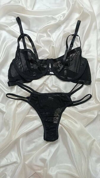 Ensemble lingerie dentelle noire