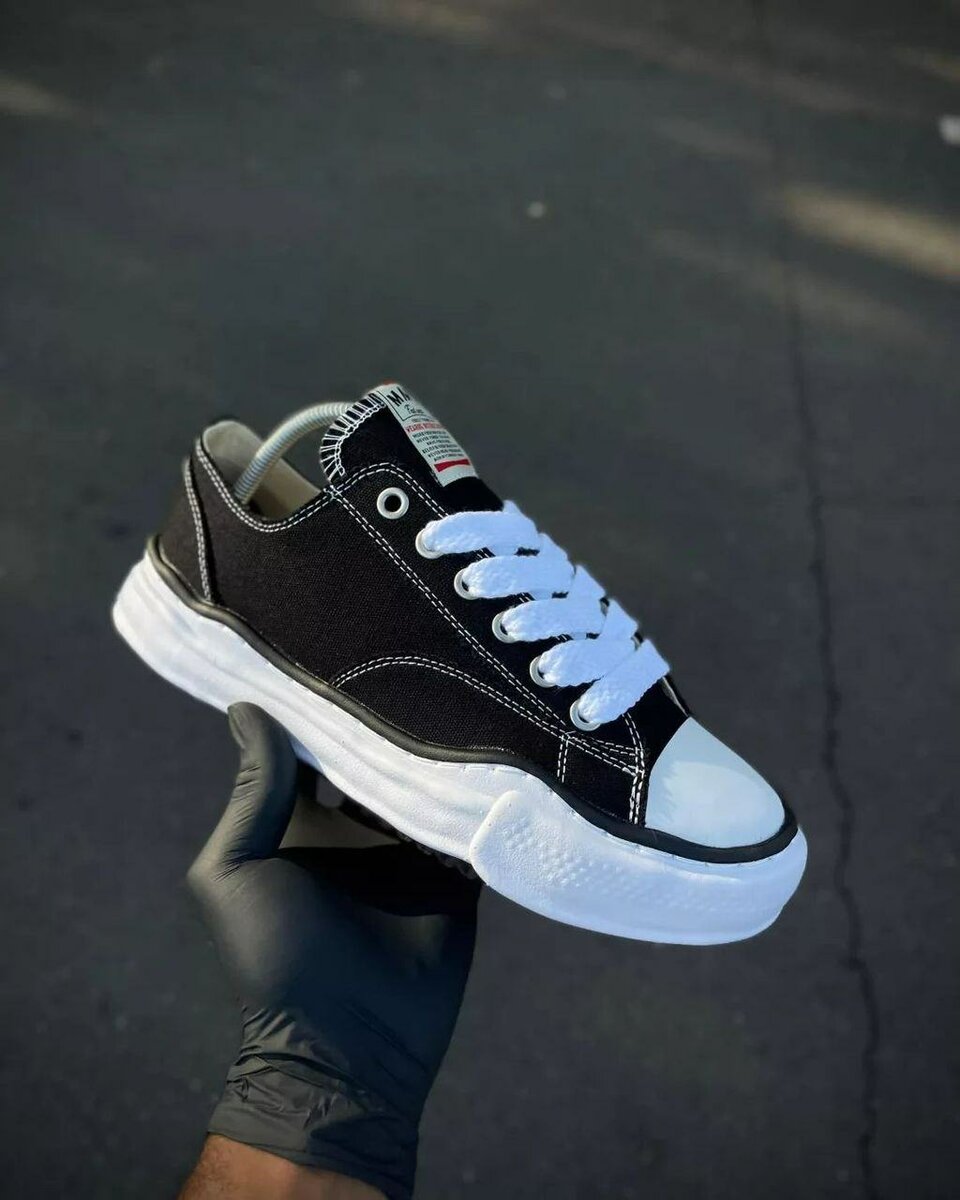 Baskets noires tendance en toile