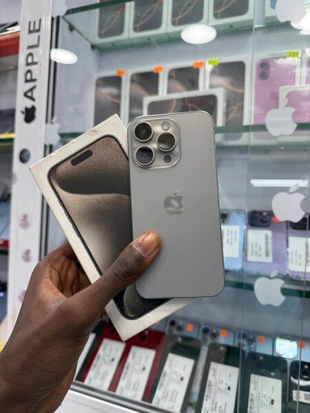 Disponible 15 Pro 128go CE