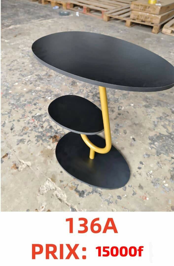 Table d'appoint moderne élégante