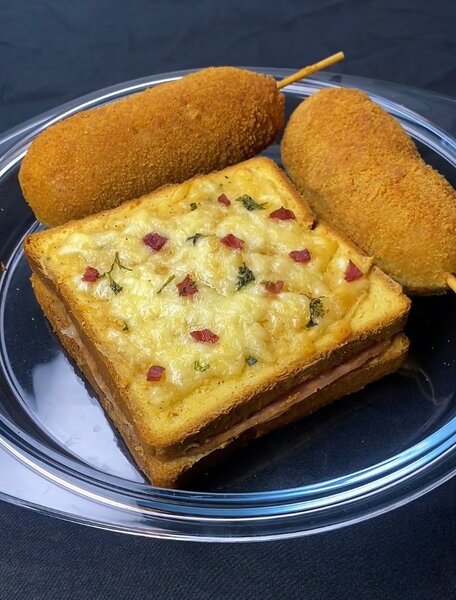 Croque-Monsieur et Corn Dogs