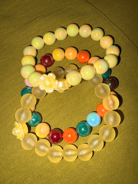 Bracelets en perles multicolores