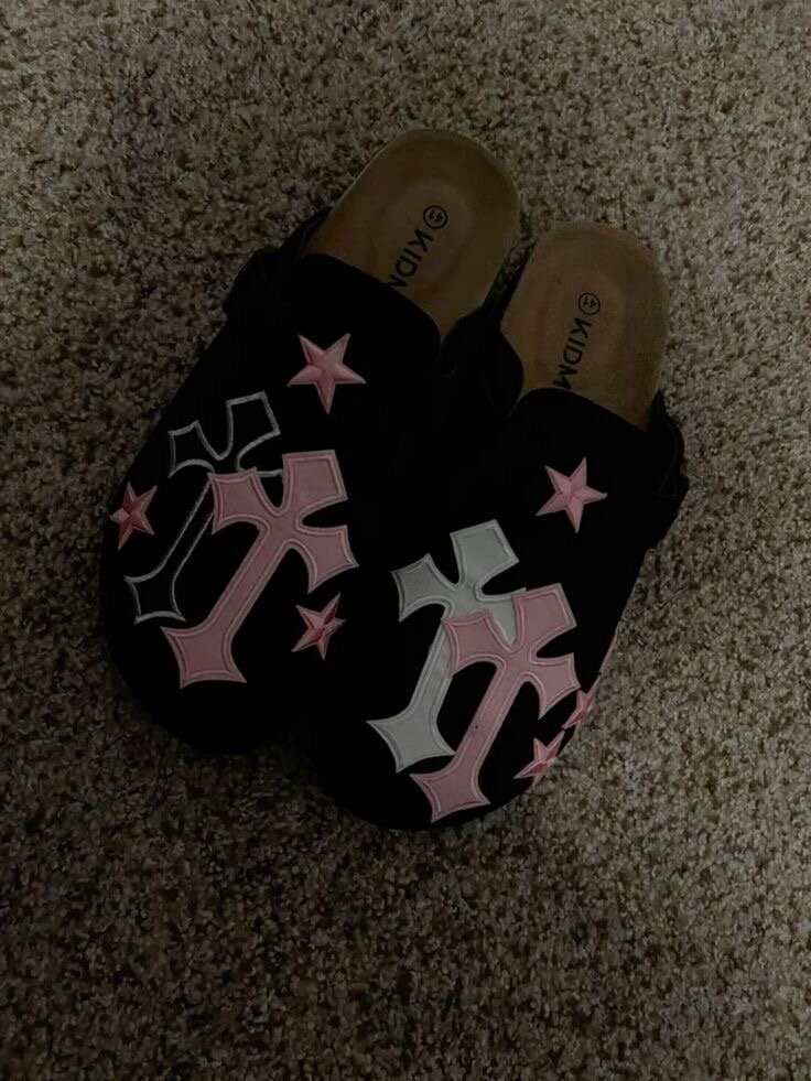 Pantoufles élégantes avec motifs