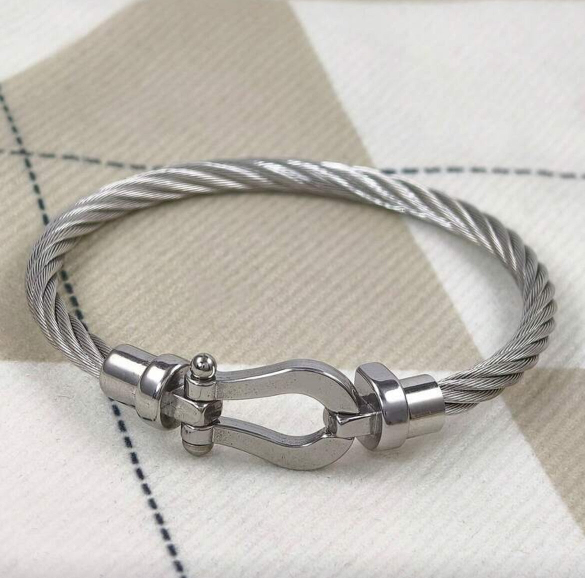 Bracelet élégant torsadé