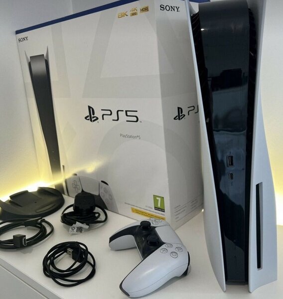 PLAY STATION 5 FRESH IN BOX