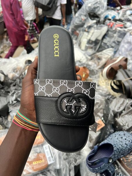 Tongs de luxe design élégant