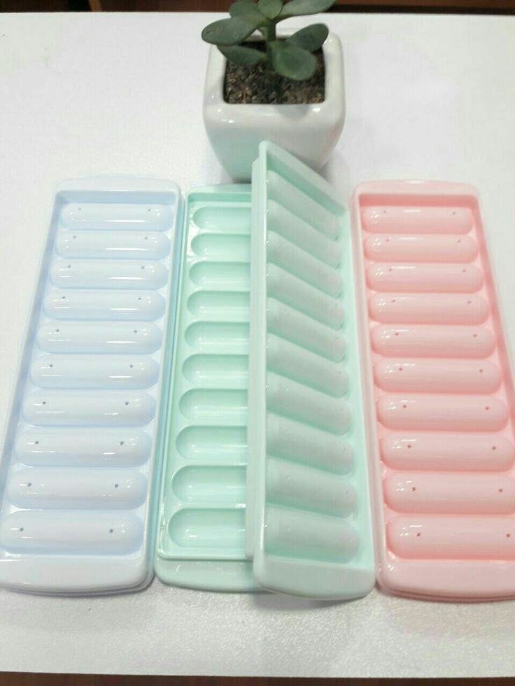 Plateaux à glaçons colorés