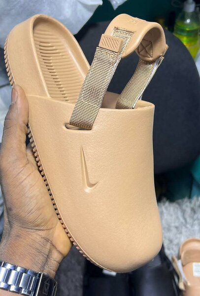 Chaussures en gomme