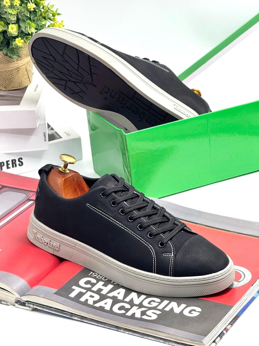 TIMBERLAND BLACK AND GREY