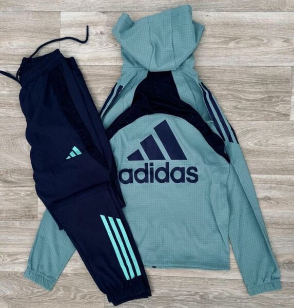 Tenue de sport Adidas et Reebok