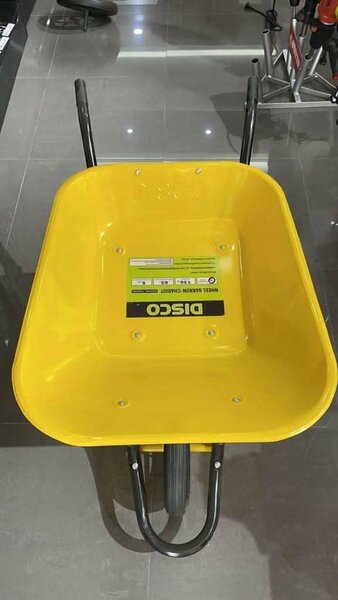 Brouette robuste jardin