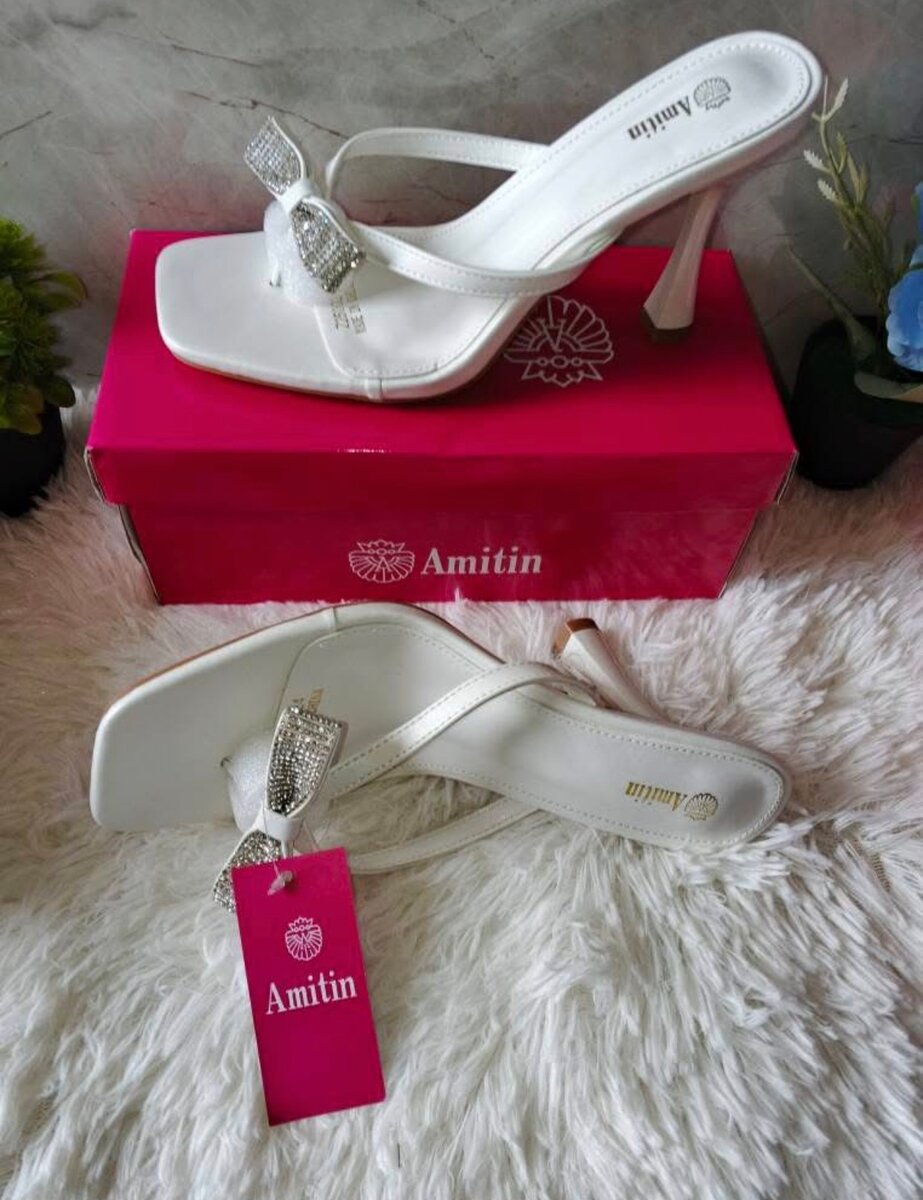 Sandales à talons brillants