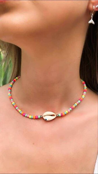 Collier perles coquillage coloré