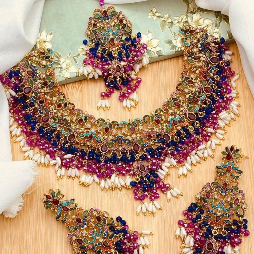 Ladies wedding set necklace and earrings