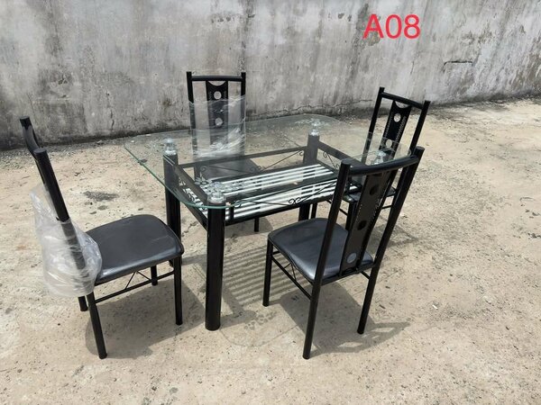 Table à manger en verre moderne