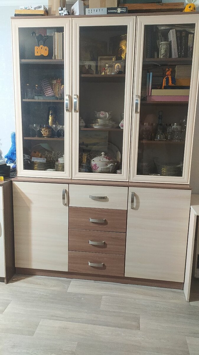 Шкафы и стол