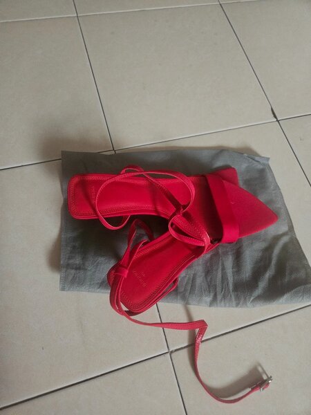 Sandales rouges à talons pour femmes