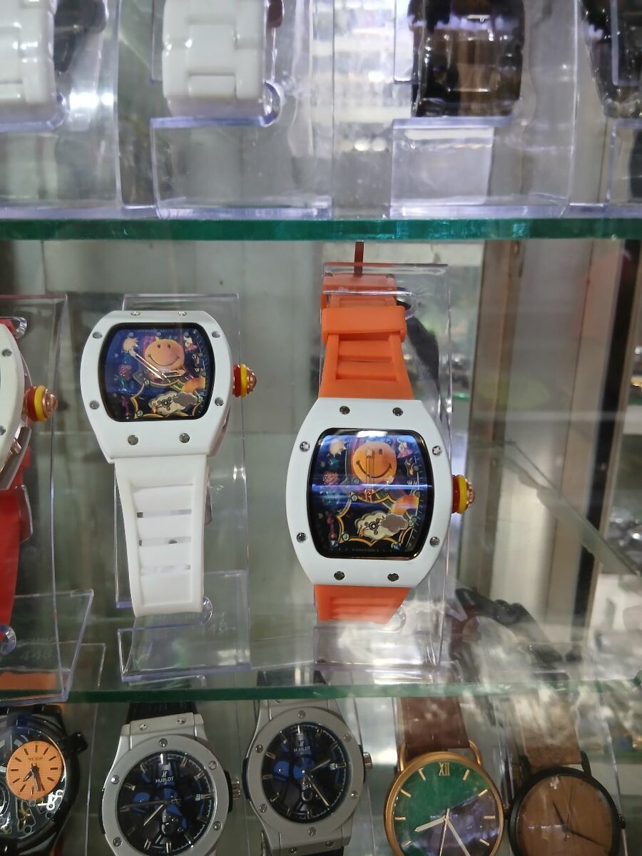 Montres ludiques colorées