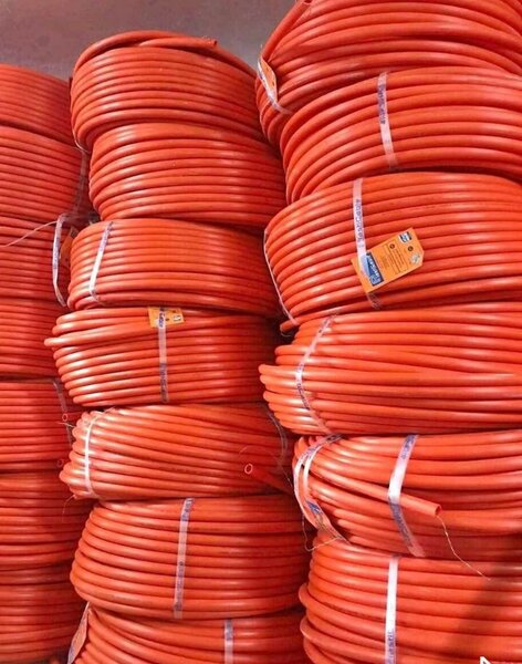 Tuyau flexible orange