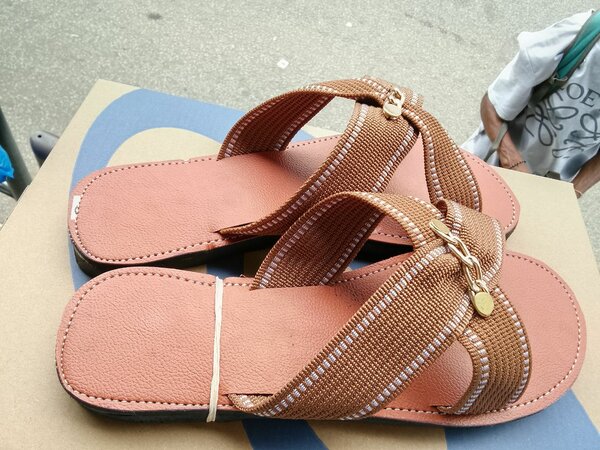 Tongs confort élégantes