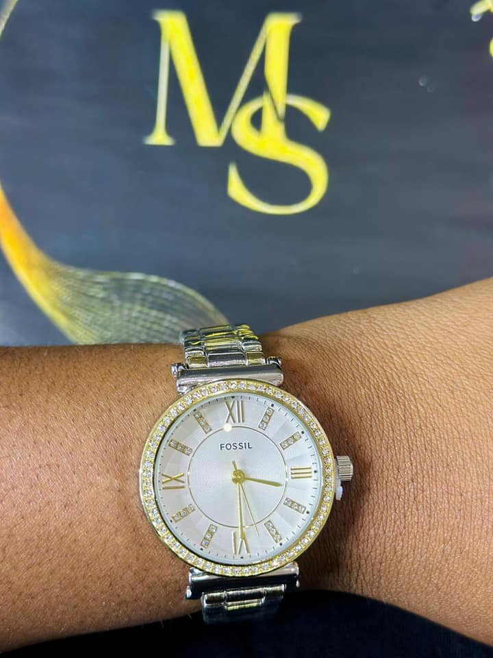 Women's wristwatch with metal bracelet