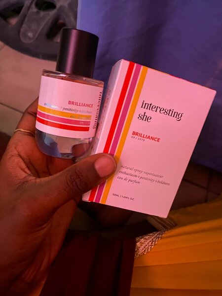 Parfum Interesting she