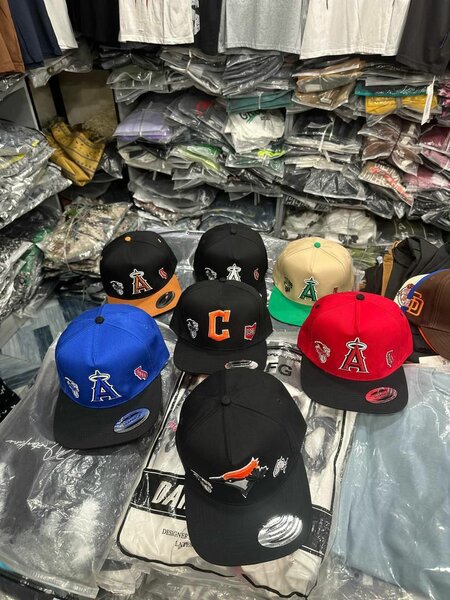 Casquettes à Logo Varié