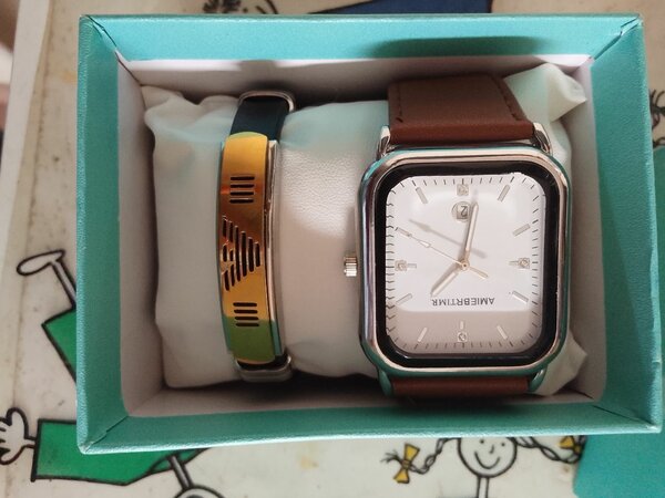 Montre rectangle élégante