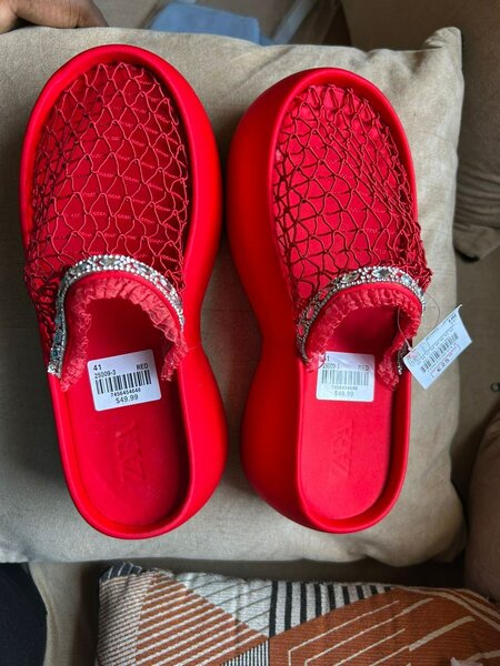 Mules rouges élégantes