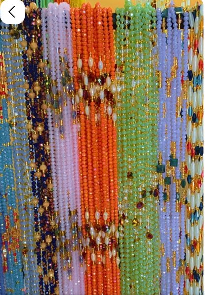 Colliers en perles multicolores