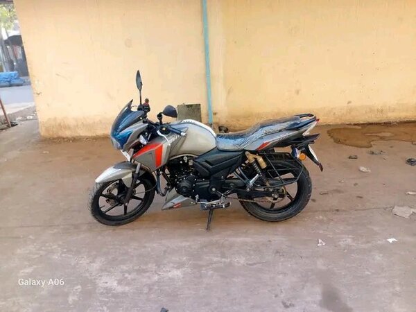 Moto sportive élégante